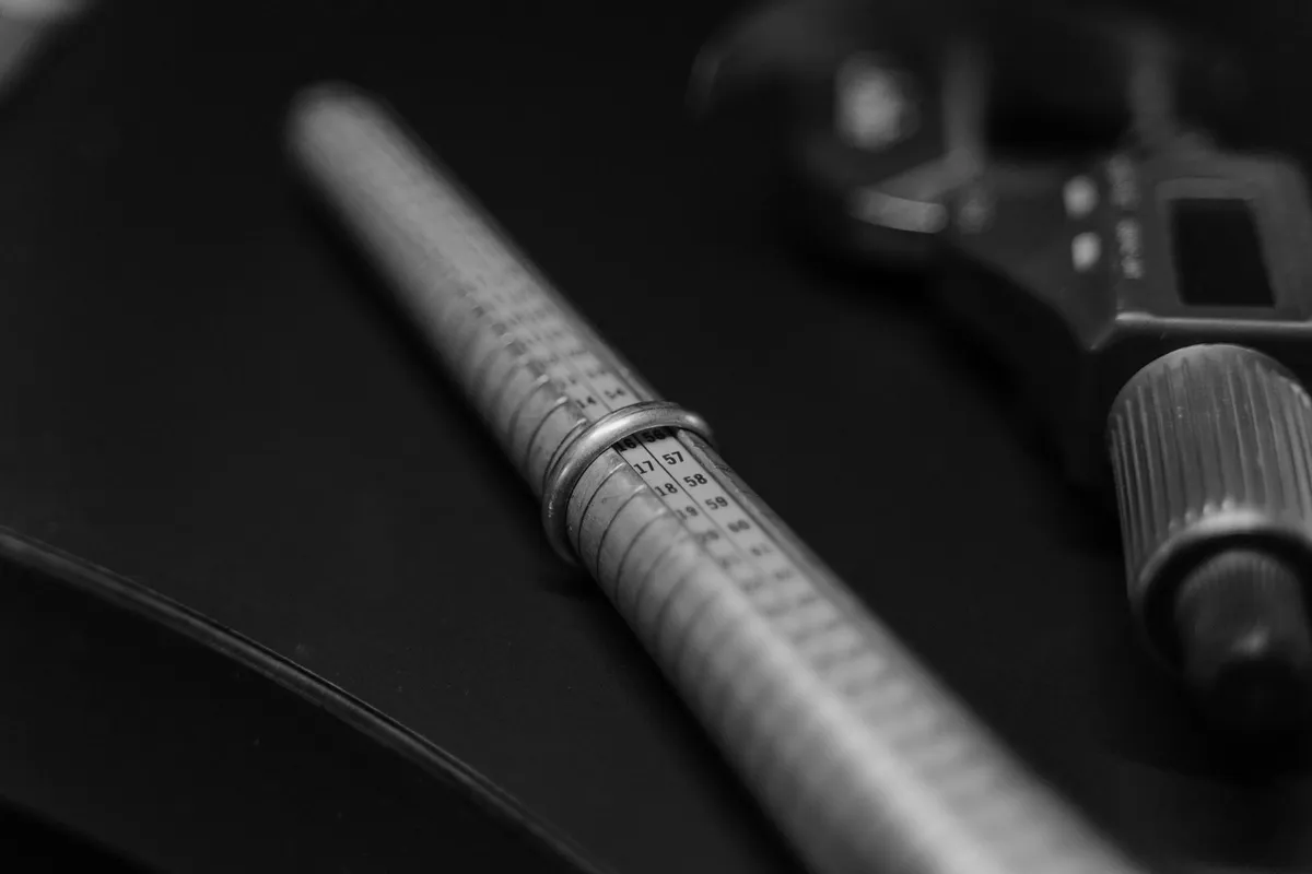 Connaître sa taille de bague : méthodes fiables et pièges à éviter